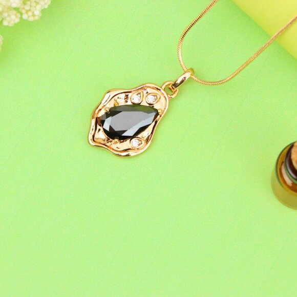 "Chic Black Teardrop Pendant in Gold Frame, XPPT1735 - Picture 11 of 13